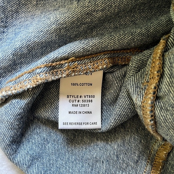 Vervet Women’s Distressed Denim Jean Jacket Size M Blue Classic Fit Casual - Picture 9 of 12